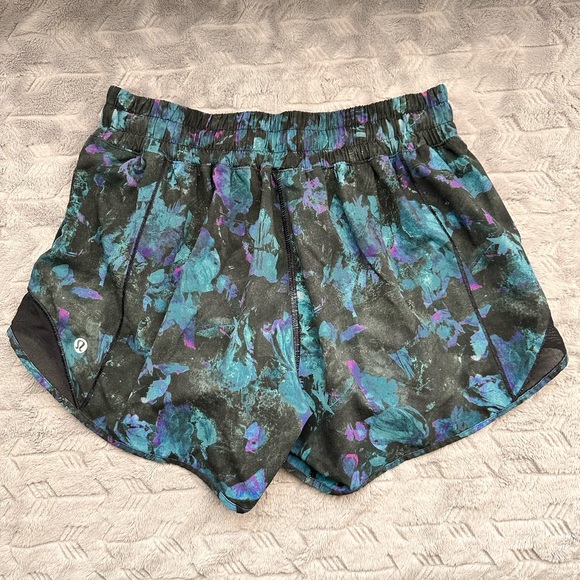 Lulu Hotty Hot discontinued Blue watercolor shorts - Picture 2 of 3